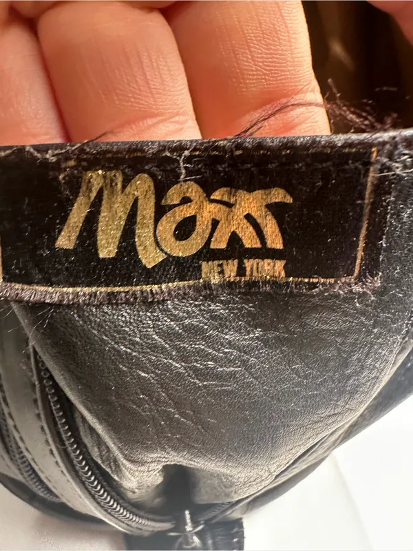 T419. Vintage Maxx New York Black Leather Bucket Bag - Image 6