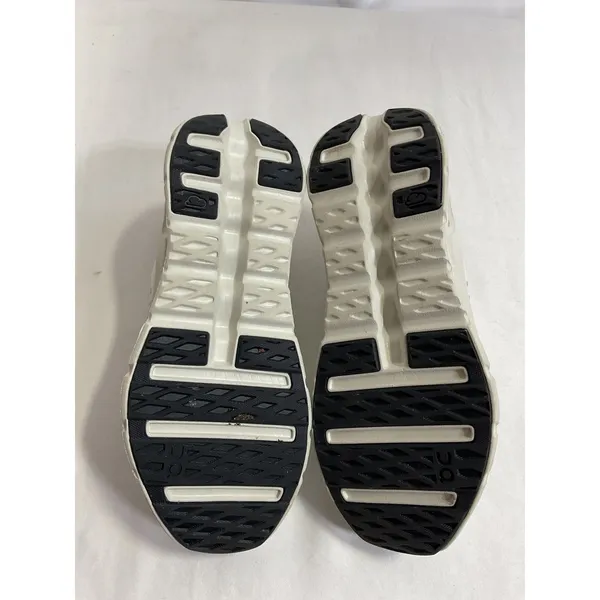 On Cloudtilt Low Top White Polyester Sneakers Size 9 *FIRM ON PRICE. - Image 6