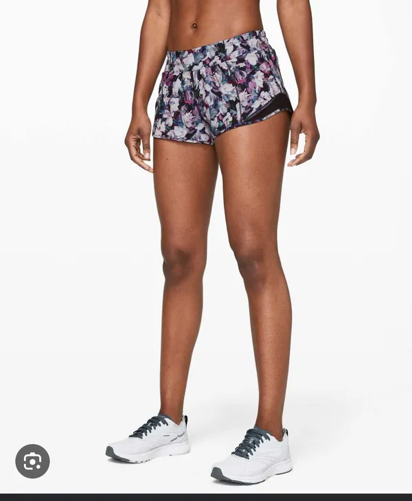 Lululemon Shorts Hotty Hot 2.5" Low-Rise - Image 2