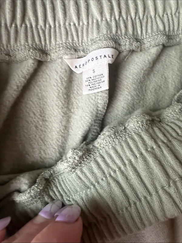 Abercrombie and Fitch soft collection fleece green shorts in small - Image 2