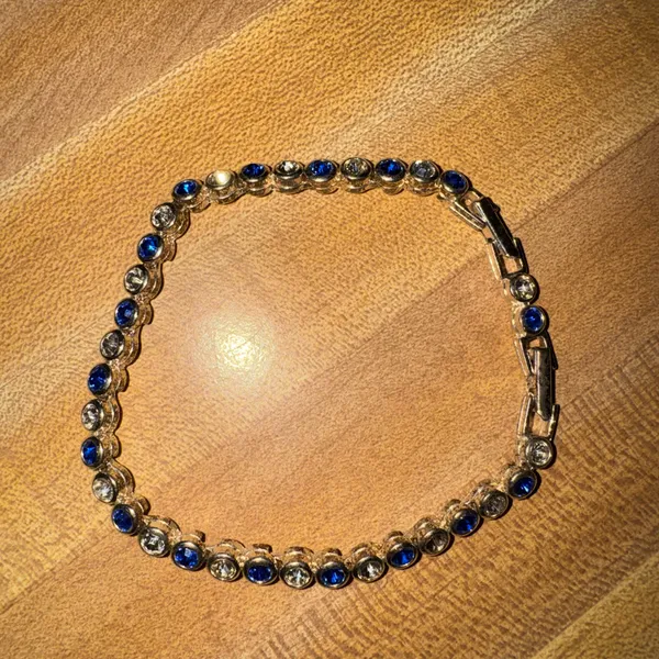 Vintage Avon tennis bracelet - Image 4