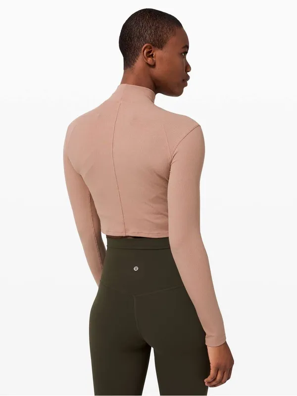 Lululemon LA Turtleneck Long Sleeve in Soft Sand Women’s Size 4 Athletic Top - Image 4
