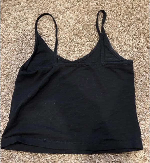 Boohoo Black V-Neck Spaghetti Strap Crop Cami - Image 2
