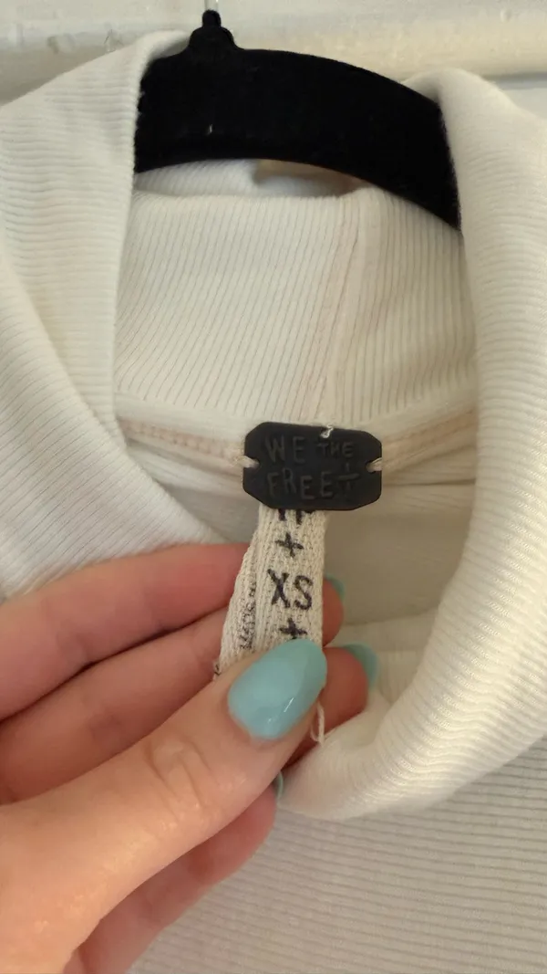 Free People White Turtleneck - Image 3