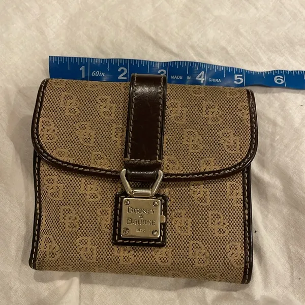 Dooney and Bourke vintage wallet - Image 8