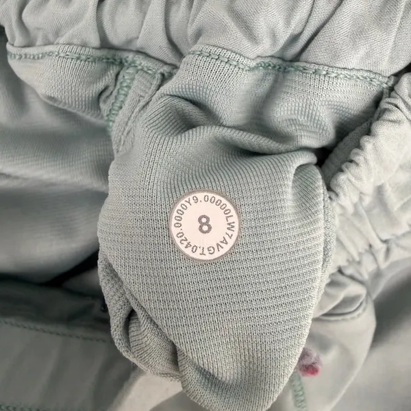 Lululemon Hotty Hot Low Rise Hazy Jade 4" Inseam Long Lightweight Running Size 8 - Image 9