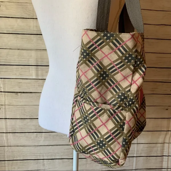 O’NEILL Pink And Gray Plaid Travel/Beach Tote - Image 5