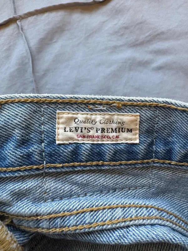 Levi’s 501 Mid-Thigh Shorts - Image 6
