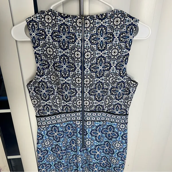 MAGGY LONDON sleeveless‎ dress blue and white back zipper size 4 cocktail party - Image 5