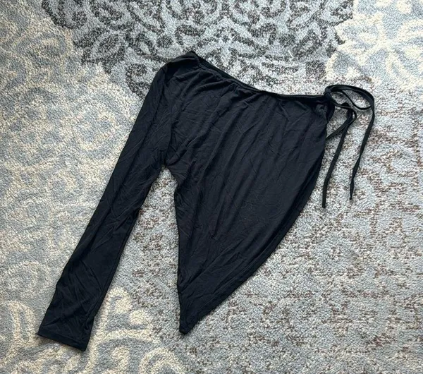 Edikted Dolls Kill Franki Long Sleeve Asymmetric Crop Top Black XL - Image 5
