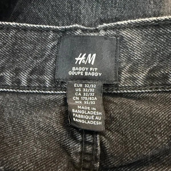 H&M Women’s Black Baggy Fit Distressed Ripped Jeans 30 Waist Frayed Hem - Image 7
