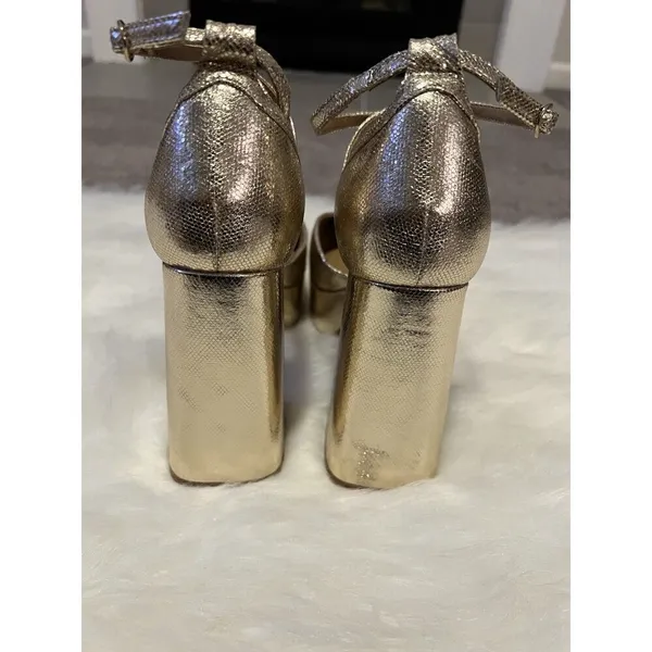 Chelsea‎ & Violet Women’s Pumps 9M Chunky Heels Gold Y2K - Image 2