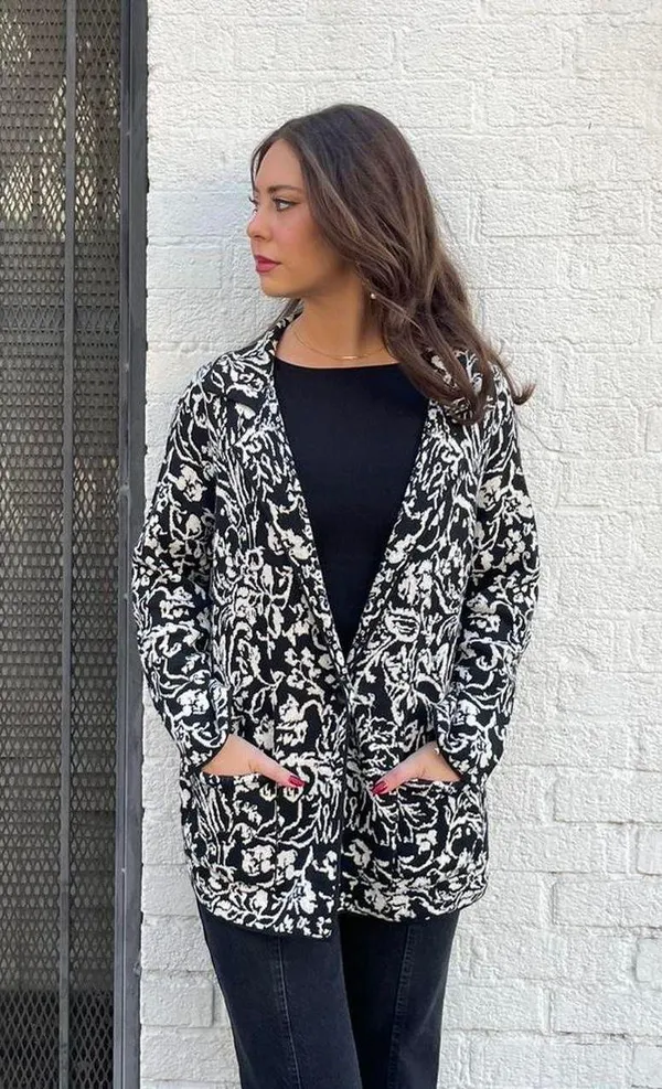 Free People Black and white whimsy reversible cartigan blazer / no tag / fits size s-L - Image 2