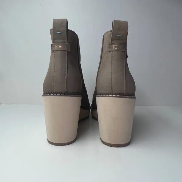 Tom's Taupe Raven Ankle Boot size 6.5 - Image 3