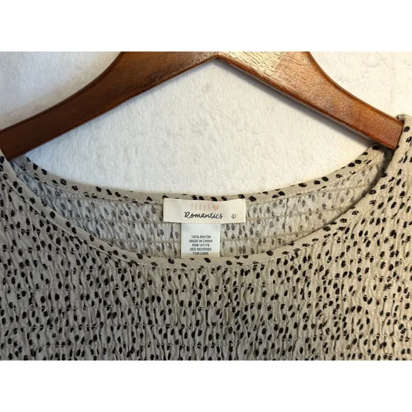 Urban Romantics Womens Long Sleeve Cheetah Print‎ Blouse Size L Smocked Peasant - Image 11