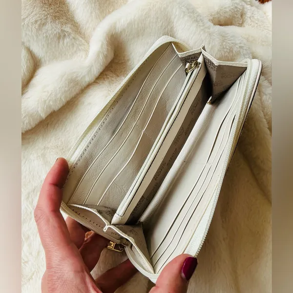 Michael Kors zip around wallet 💵💷💶💰 - Image 4