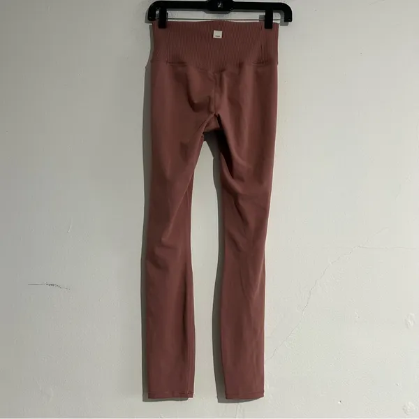 Vuori Rib Studio Leggings 7/8 Mauve Size Small Athletic Workout Gym Yoga Casual - Image 4