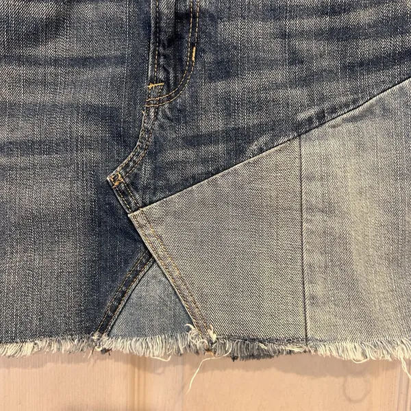 American‎ Eagle Patchwork Denim Mini Skirt Blue Cotton Frayed Hem Sz 4 Festival - Image 4