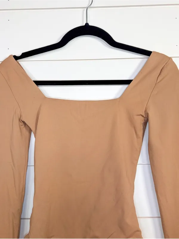 Aritzia Babaton Tan Square Neck Long Sleeve Stretch Bodysuit, EUC, Size XS - Image 7