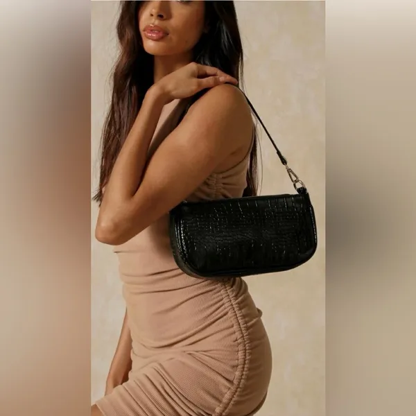 Elegant Black Croc-Embossed Women's Bag - Image 12