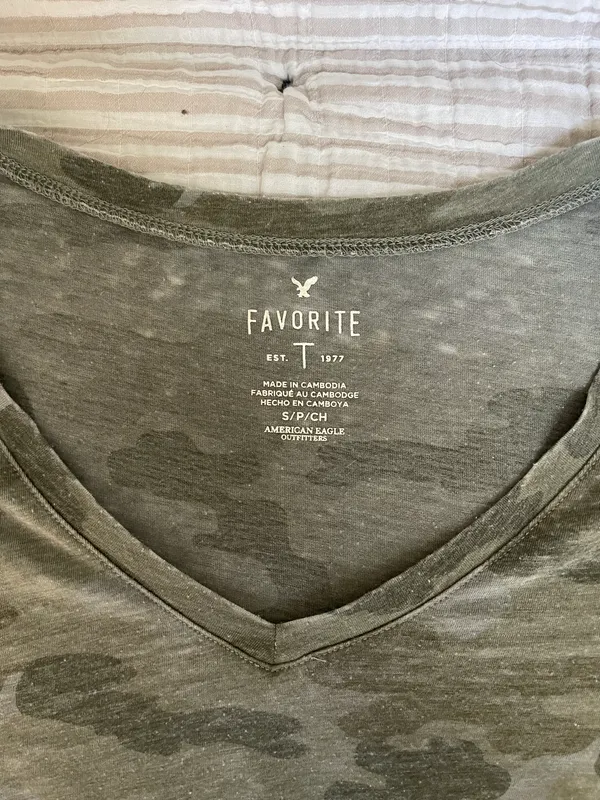 American Eagle Camo T shirt - Image 3