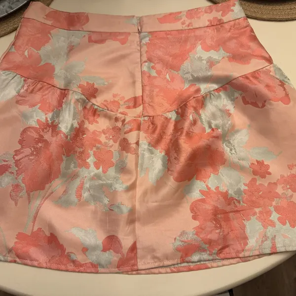 Lulus Pink floral crop top skirt set Large NWOT - Image 9