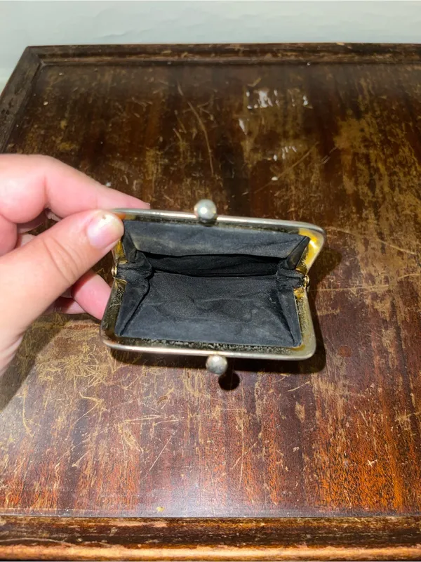 Olive Green Leather Vintage Kiss-Lock Coin Purse - Image 3