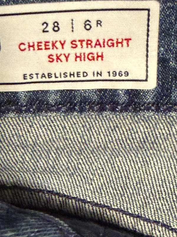 Gap jeans cheeky straight sky high raw hem size 28 / 6 NWT medium wash denim - Image 8