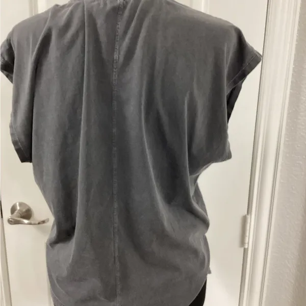 Athleta Calia Gray Muscle Tee with Cap Sleeves and Crew Neckline - Image 4