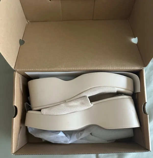 Amazon Beige Wedge Platform Slides - Image 3