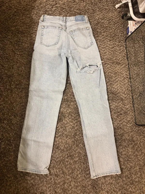 Abercrombie High-Rise Jeans 90s Straight - Image 2
