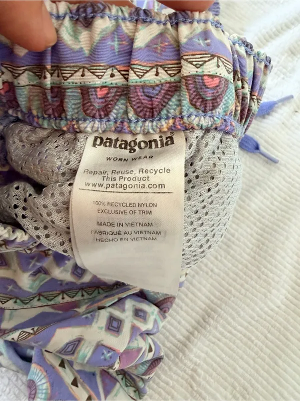 Patagonia summer vtg Barely Lavender and White Tribal Swim Shorts - Image 5