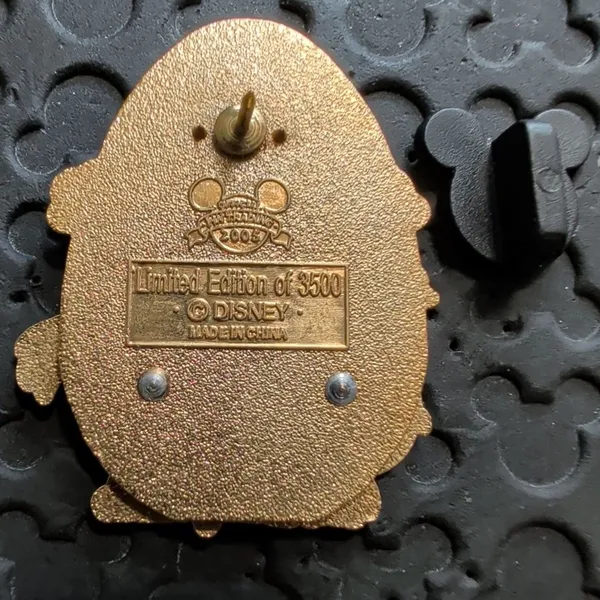 Disney parks Chicken Little Opening Day Abby M LE 3500 trading pin - Image 3