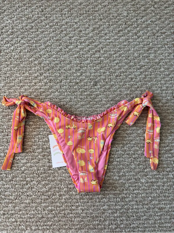 NWT Dippin’ Daisy’s Lemon Vespa Print Bikini Set - Image 7