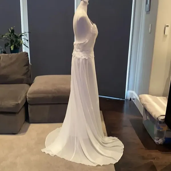 Women’s Elegant White Wedding Dress with Spaghetti Straps Size 12 NWOT - Image 6