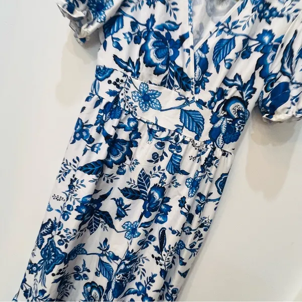 Boutique floral Blue Vintage Print V-Neck maxi dress size medium - Image 3