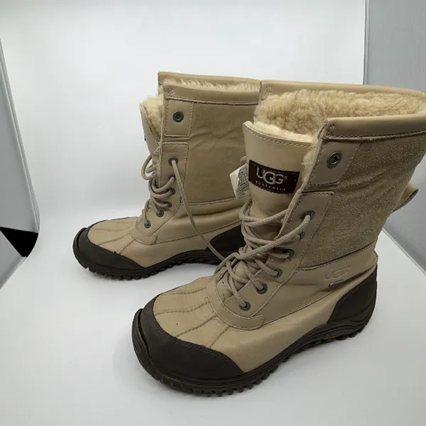 UGG Adirondack II Beige Leather Shearling Boot Size 9 - Image 3