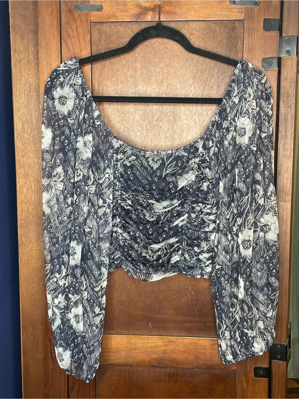 Free People Lilia Floral Crop Top Large Navy Sheer Puff Sleeve Ruched Cottage - Image 4