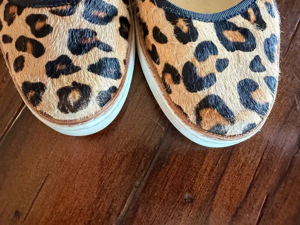 UGG Leopard Calf Hair Ballet Flats Women’s 7 Animal Print Leather Slip On Shoes - Image 4