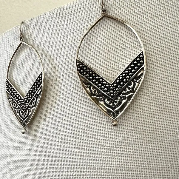 Siplada Sterling silver etched earrings - Image 2