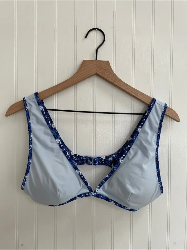 AERIE Wide Strap Plunge Bikini Top in Brilliant Blue Floral Size M - Image 12