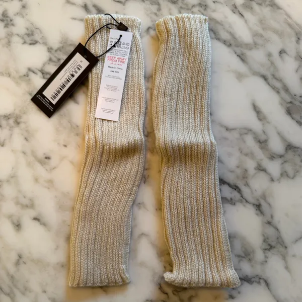 NWT PRETTYLITTLETHING Cream Ribbed Slouchy Handwarmers - Image 3