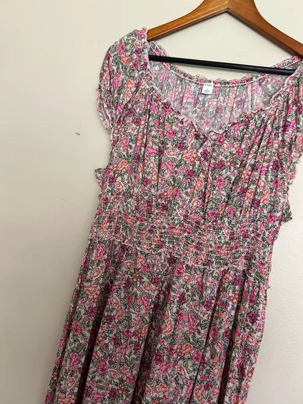 Old Navy floral maxi dress (L) - Image 4