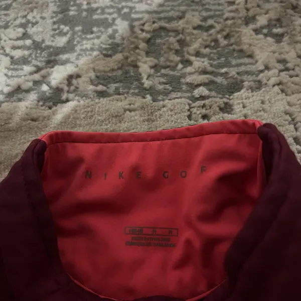 Nike Maroon Golf Zip Up Vest Size Medium - Image 3