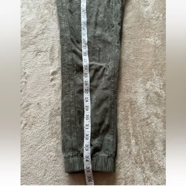 Athleta Women's Printed Farallon‎ Stratum Camo Jogger Pants Size 6 - Image 10