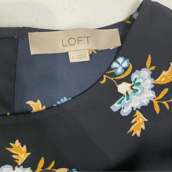 Loft Women's Size L Blouse Top Long Sleeve Blue Floral Polyester Crew Neck - Image 8