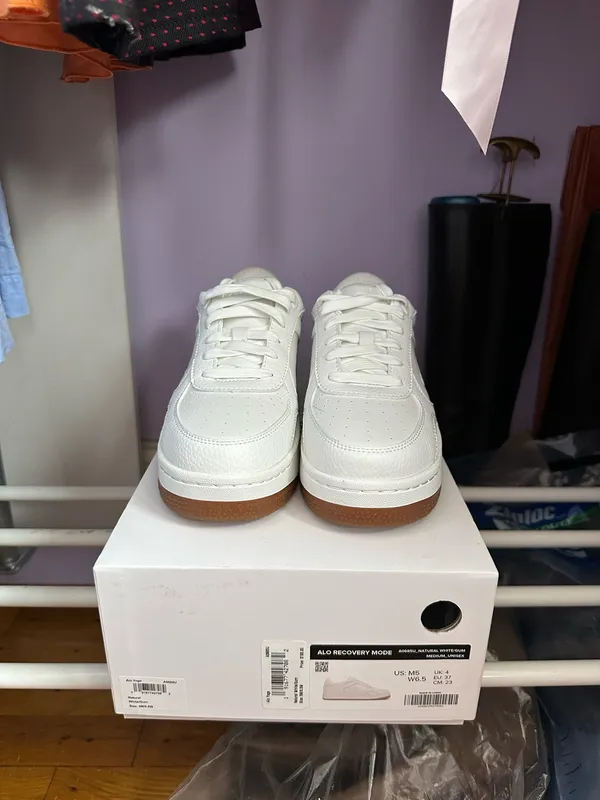 ALO Recover Mode Sneaker - Natural White/Gum - Image 2