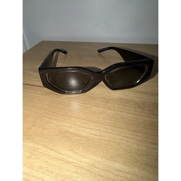 Tory Burch TY9070U Sunglasses Black Gold Dust Bag - Image 2