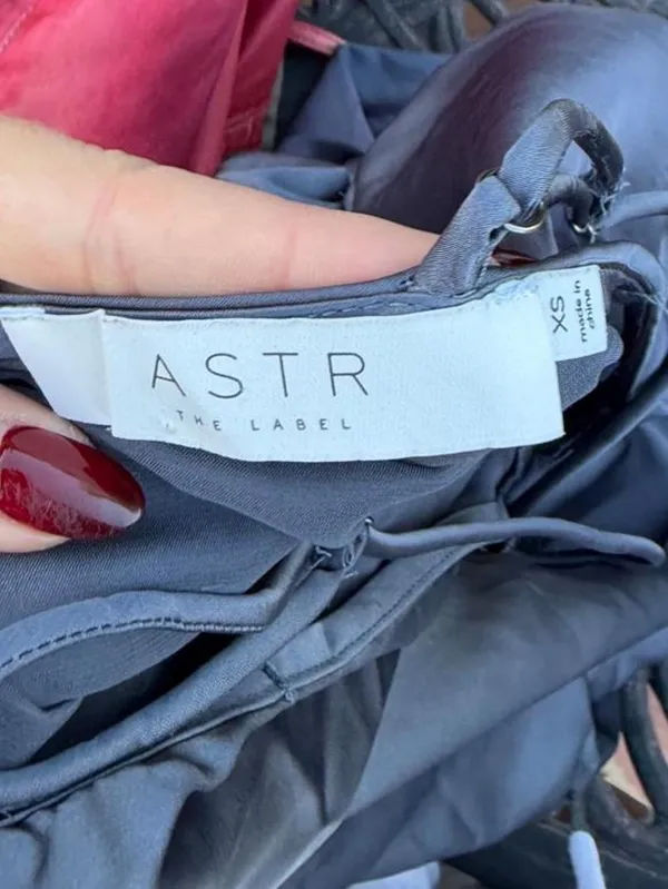 ASTR The Label gray satin midi dress with a side slit sz XS #satin #party #sexy #goingout - Image 5