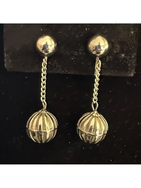 Vintage pink aurora borealis and silver tone dangle drop clip on earrings - Image 5